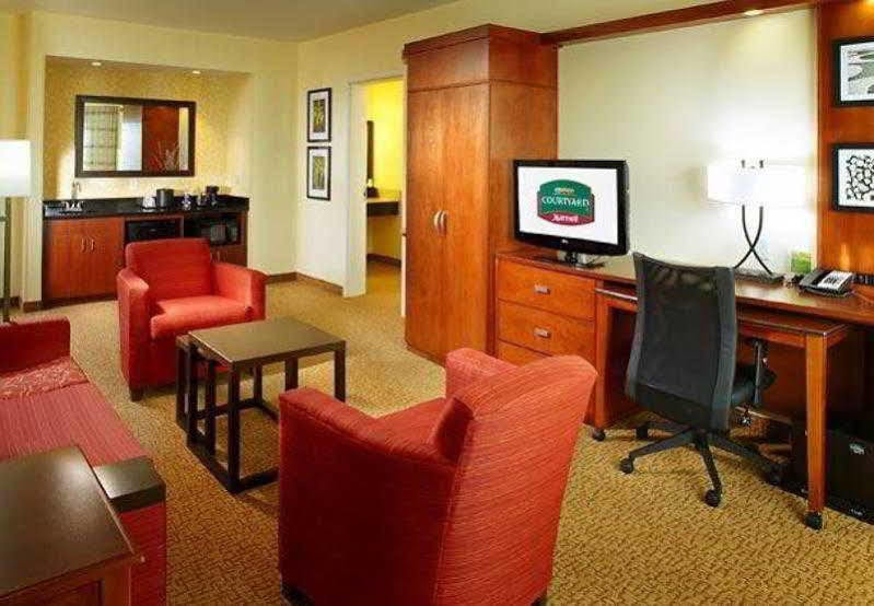 Courtyard By Marriott Pittsburgh Washington Meadow Lands Hotel Exterior foto